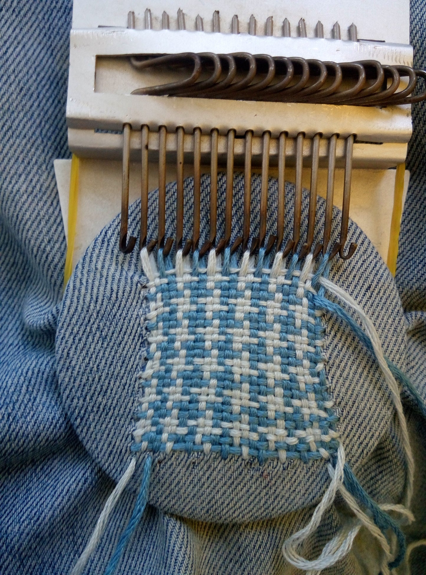 Small loom, Speedweve type, in wooden box
