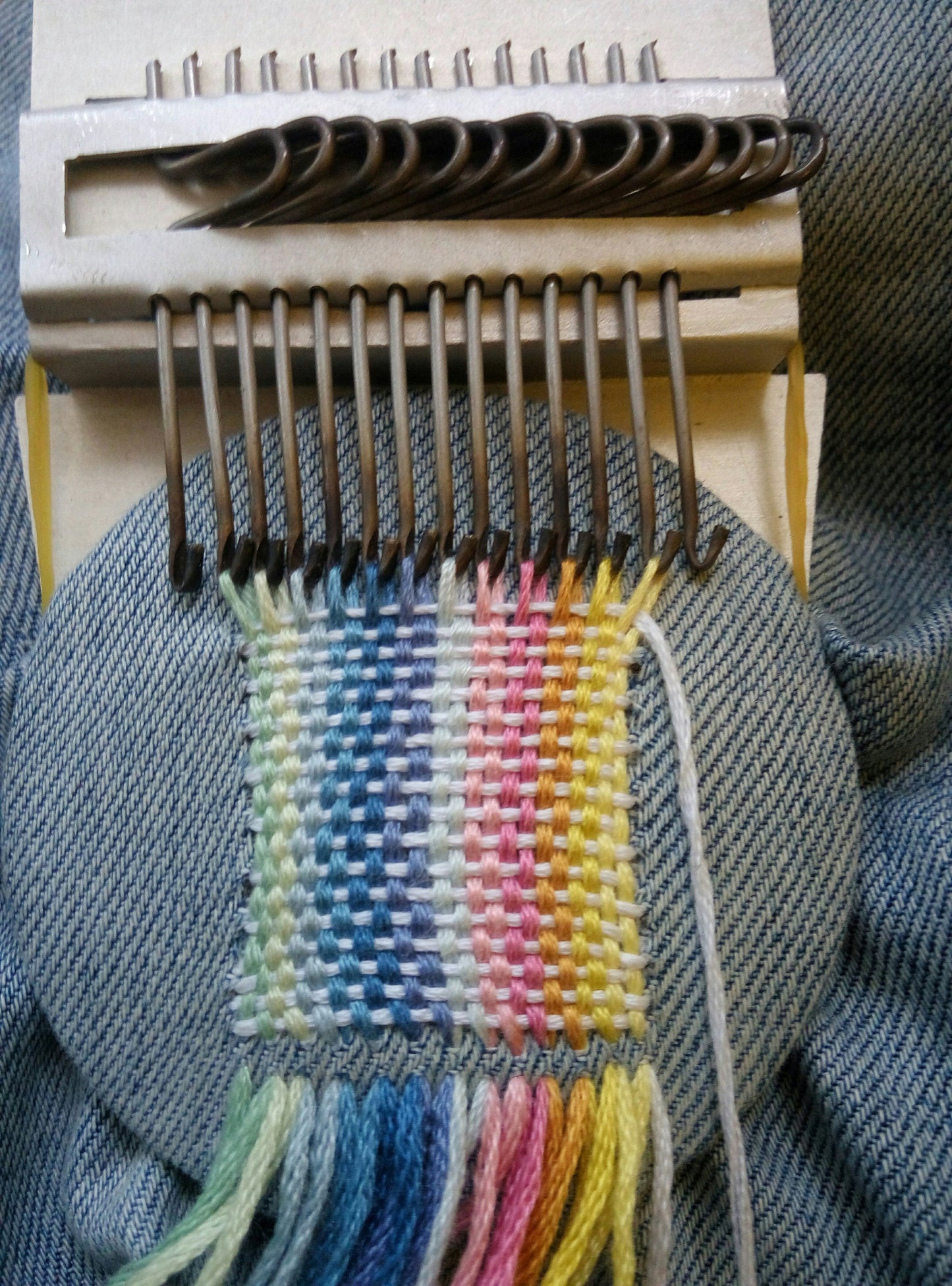 Small loom, Speedweve type, in wooden box