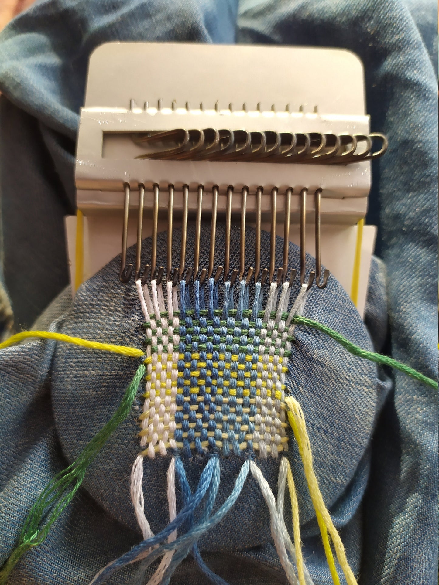 Small loom, Speedweve type, in wooden box