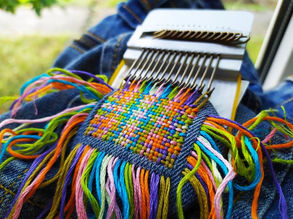 Small loom, (Has 14 hooks)Speedweve type, (box)