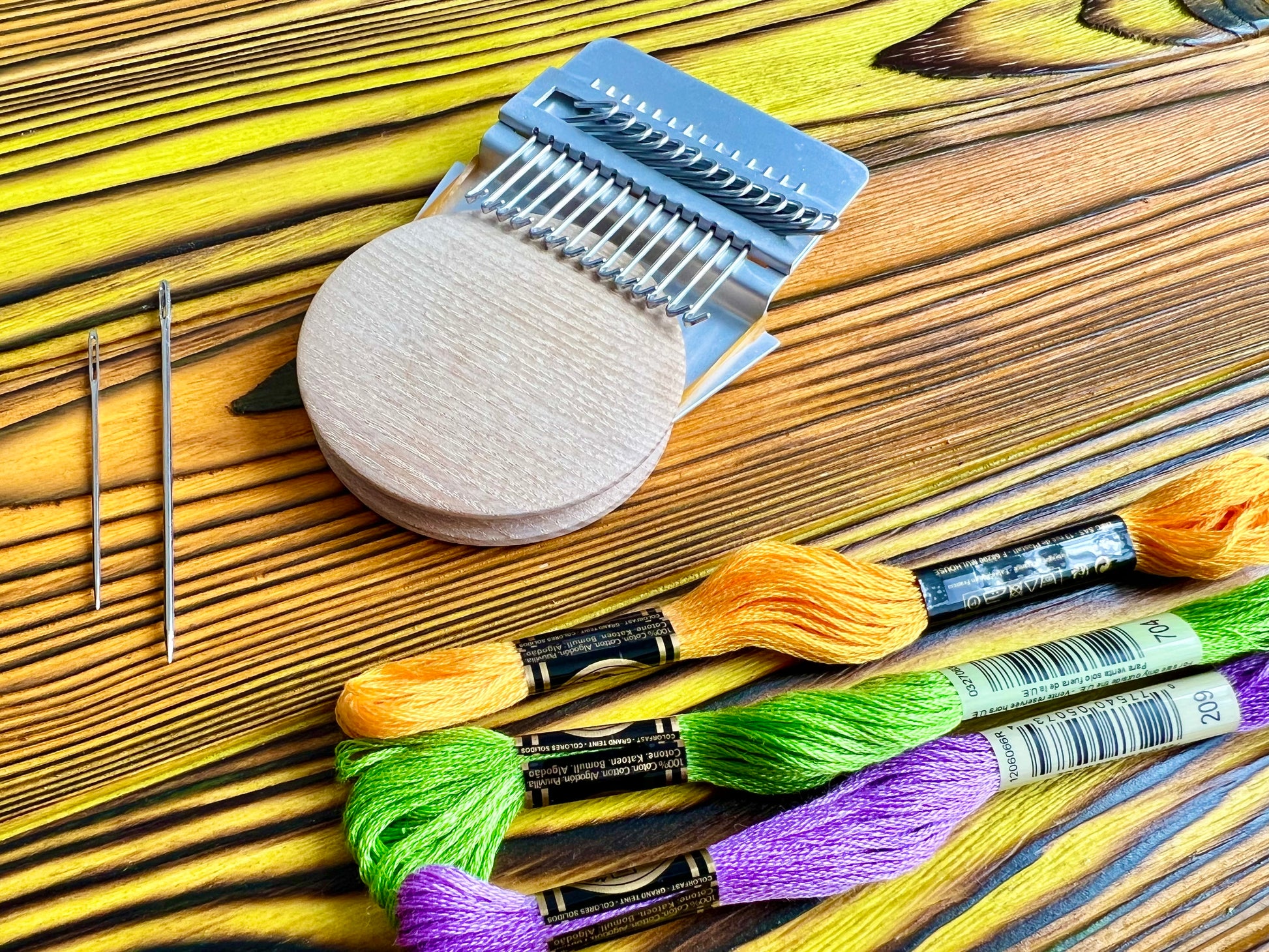 Darning loom, Speedweve type, Rapid darner, Mom hobie, with a set of  needles and yarns